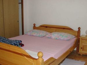 24057930-Ferienwohnung-4-Supetar-300x225-3