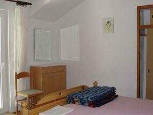 24057930-Ferienwohnung-4-Supetar-300x225-4