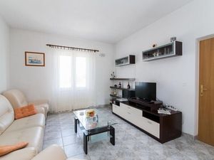 24057964-Ferienwohnung-4-Supetar-300x225-2