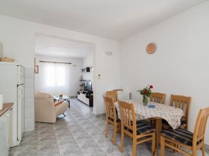 24057964-Ferienwohnung-4-Supetar-300x225-5