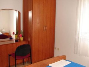 24057975-Ferienwohnung-5-Supetar-300x225-5