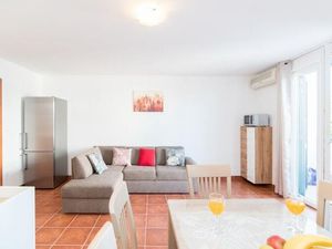 24058072-Ferienwohnung-4-Supetar-300x225-1