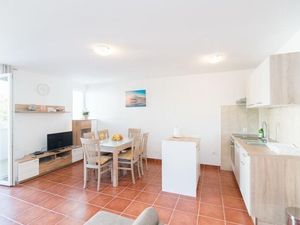 24058072-Ferienwohnung-4-Supetar-300x225-3