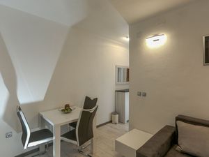 24058184-Ferienwohnung-4-Supetar-300x225-3