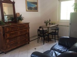 24058303-Ferienwohnung-3-Supetar-300x225-5