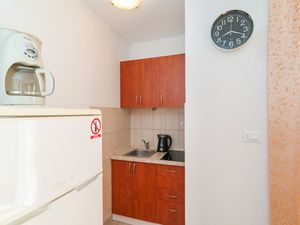 24058345-Ferienwohnung-4-Supetar-300x225-3