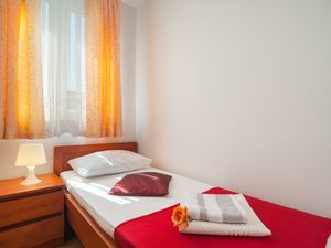 24058345-Ferienwohnung-4-Supetar-300x225-5