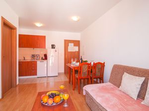 24058346-Ferienwohnung-3-Supetar-300x225-1