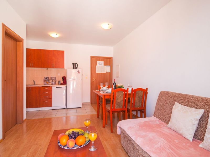 24058346-Ferienwohnung-3-Supetar-800x600-1