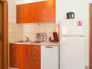 24058346-Ferienwohnung-3-Supetar-300x225-5