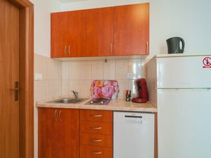 24058352-Ferienwohnung-3-Supetar-300x225-4