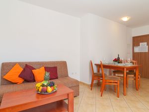 24058354-Ferienwohnung-4-Supetar-300x225-1