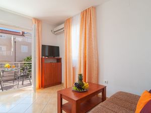 24058354-Ferienwohnung-4-Supetar-300x225-3