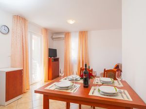 24058354-Ferienwohnung-4-Supetar-300x225-4