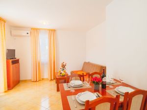 24058364-Ferienwohnung-4-Supetar-300x225-3