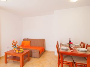 24058364-Ferienwohnung-4-Supetar-300x225-4