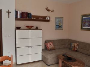 24058630-Ferienwohnung-8-Supetar-300x225-1