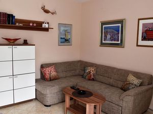 24058630-Ferienwohnung-8-Supetar-300x225-2