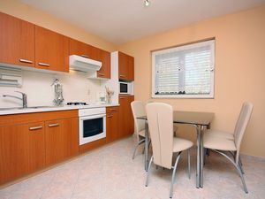 18323106-Ferienwohnung-4-Supetarska Draga-300x225-4