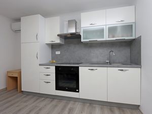 23467309-Ferienwohnung-8-Supetarska Draga-300x225-5