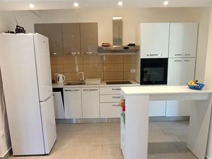 23928167-Ferienwohnung-8-Supetarska Draga-300x225-4