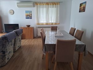 24036420-Ferienwohnung-5-Supetarska Draga-300x225-2