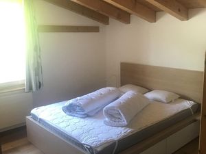 22919917-Ferienwohnung-7-Surcuolm-300x225-4