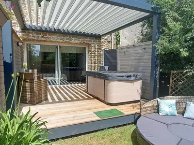 Südterrasse mit Pergola und privatem Spa mit Regeln