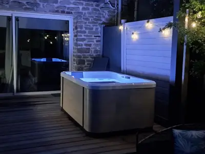 Südterrasse mit Pergola und privatem Spa mit Regeln