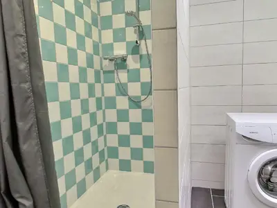 Begehbare Dusche und Waschküche