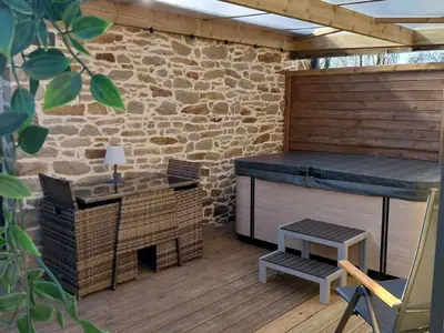 Terrasse mit Pergola und privatem Spa mit Regeln