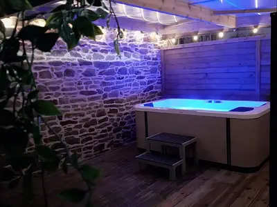 Terrasse mit Pergola und privatem Spa mit Regeln