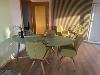 Esstisch im Wohnzimmer