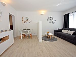 23559517-Ferienwohnung-4-Sutivan-300x225-2