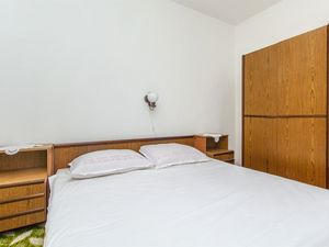 23941119-Ferienwohnung-4-Sutivan-300x225-4