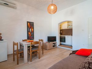 23754603-Ferienwohnung-4-Sutivan-300x225-3