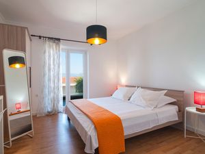 23754605-Ferienwohnung-4-Sutivan-300x225-5