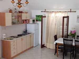 23672760-Ferienwohnung-4-Sutivan-300x225-4