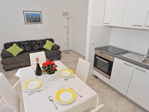 23926252-Ferienwohnung-2-Sutivan-300x225-1