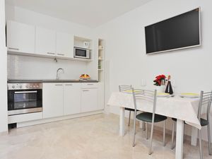 23926251-Ferienwohnung-2-Sutivan-300x225-3