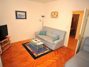 23932624-Ferienwohnung-4-Sutivan-300x225-1