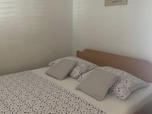 23698887-Ferienwohnung-3-Sutivan-300x225-3