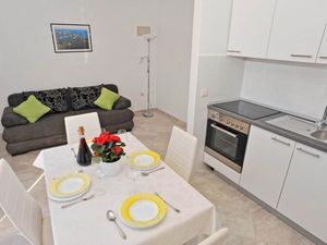 24057747-Ferienwohnung-2-Sutivan-300x225-2