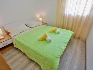 24057751-Ferienwohnung-4-Sutivan-300x225-3