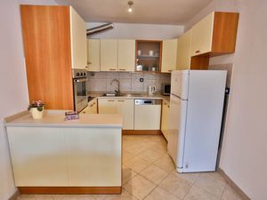 24057761-Ferienwohnung-4-Sutivan-300x225-5