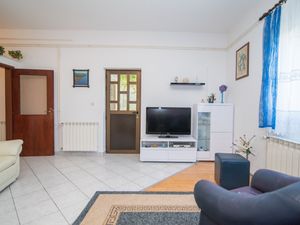 24057784-Ferienwohnung-4-Sutivan-300x225-4