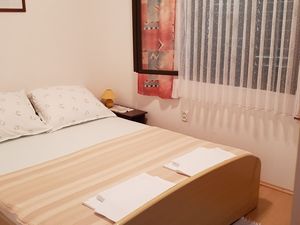 24058392-Ferienwohnung-4-Sutivan-300x225-4