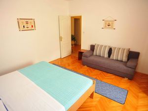 24058525-Ferienwohnung-4-Sutivan-300x225-4