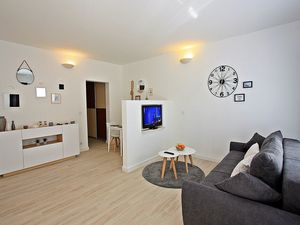 24058709-Ferienwohnung-4-Sutivan-300x225-1