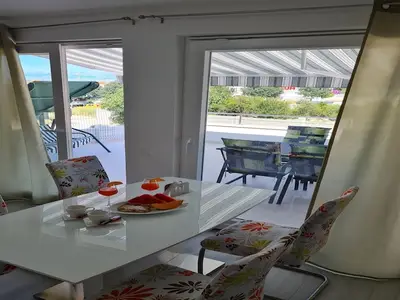 DiningRoom
